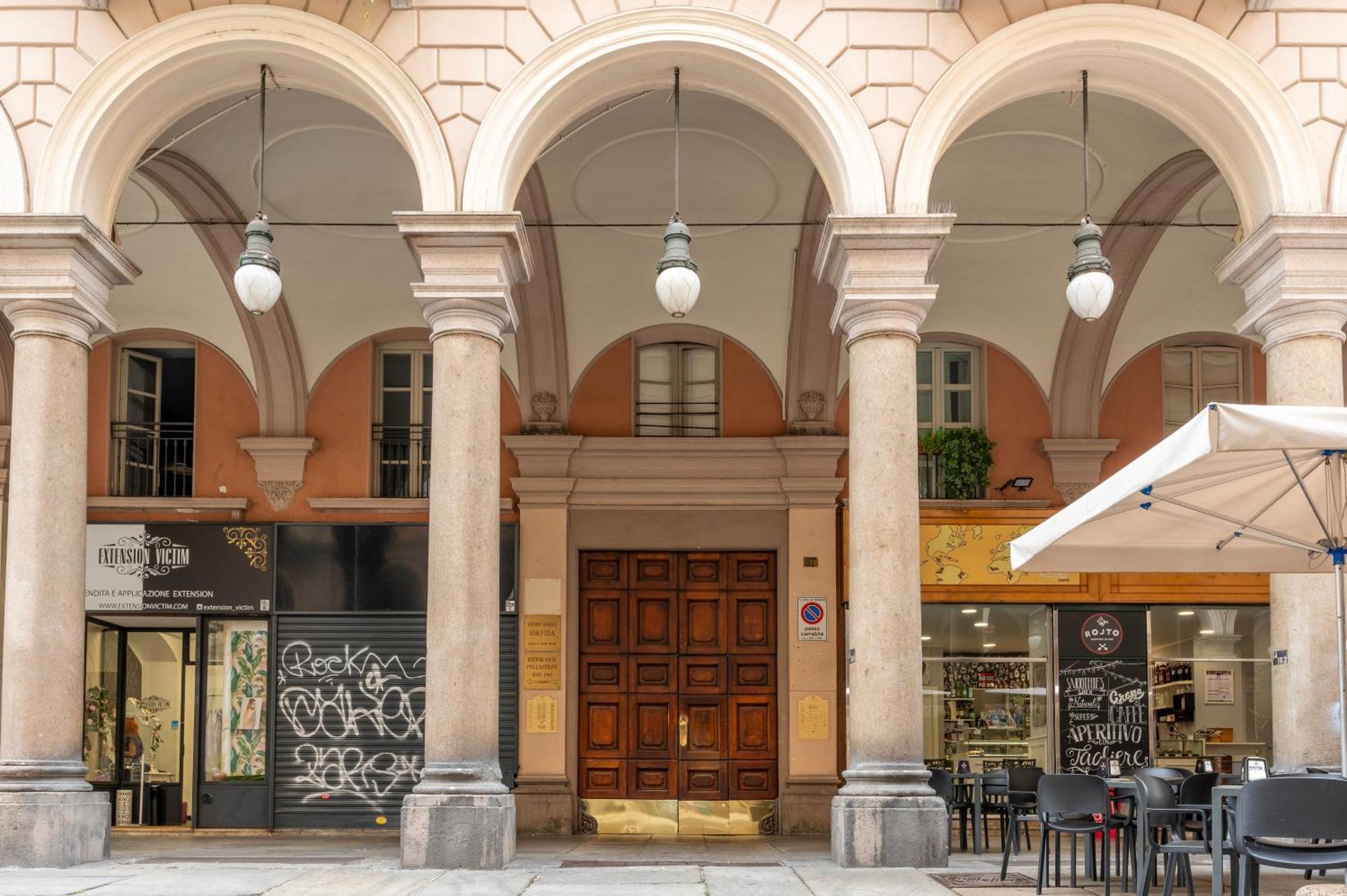 Centro-via Garibaldi Elegante Mansarda Con A/c Appartamento *